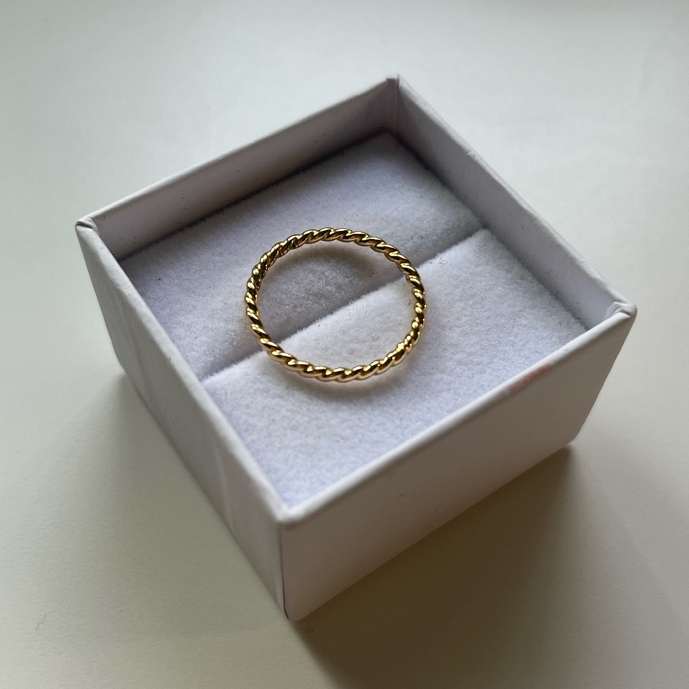 14k Solid Yellow Gold Twisted Stacking Ring Size 7 - image 1